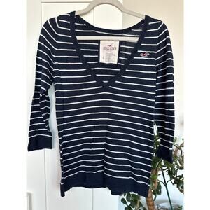 Vintage Y2K Hollister Women's Striped Navy V-Neck Sweater, Size L, EUC
